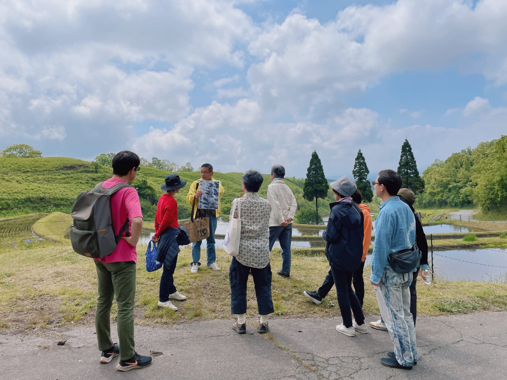 美しき山吹水源と牧野をめぐるツアー